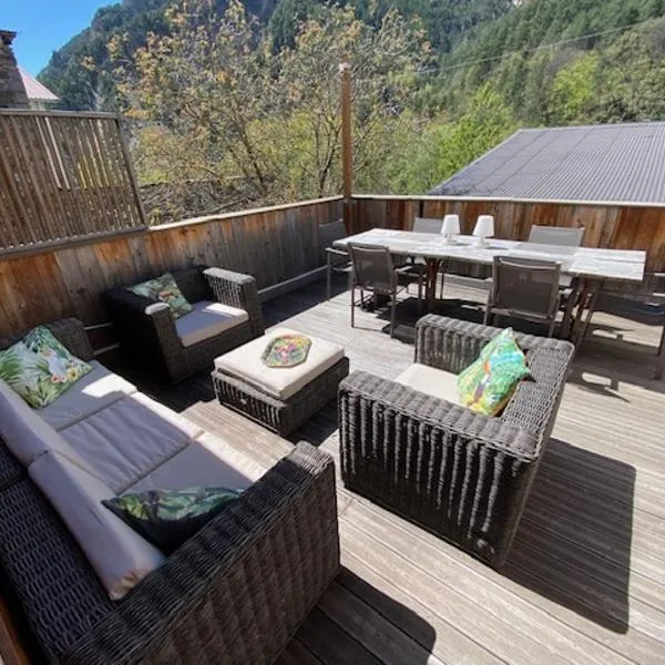 Village de Guillaumes Appartement avec terrasse, hotel in Guillaumes