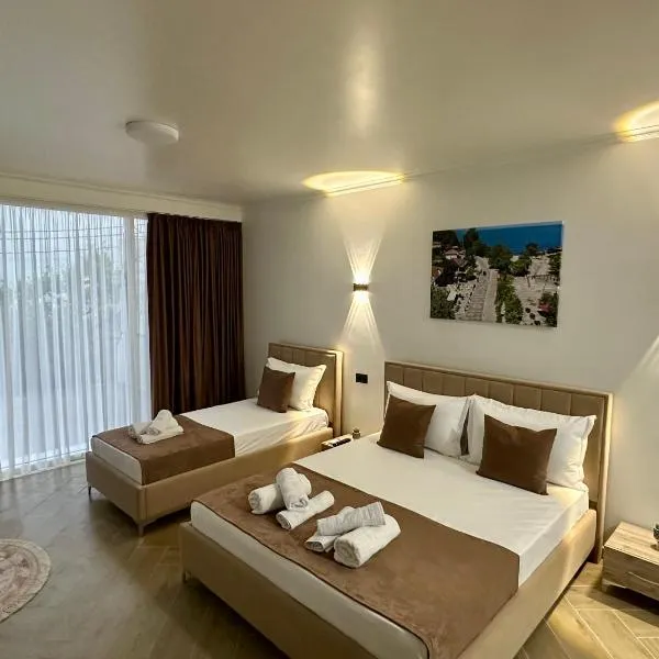 Three Brothers, hotel v destinaci Shirokë