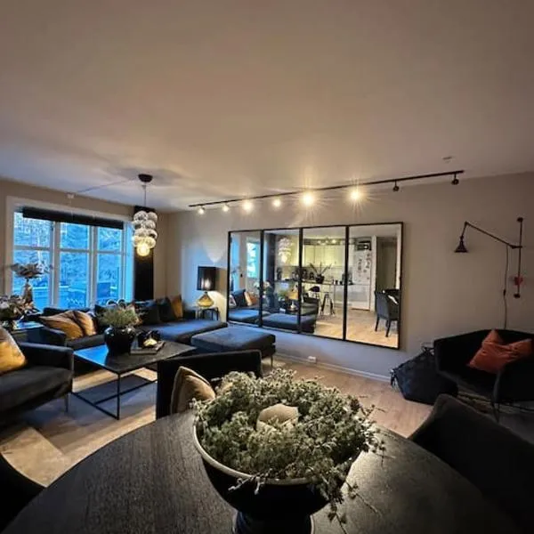 romslig leilighet til leie, hotel in Arendal