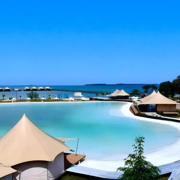 Kiki Beach Island Resort، فندق في Sembulang