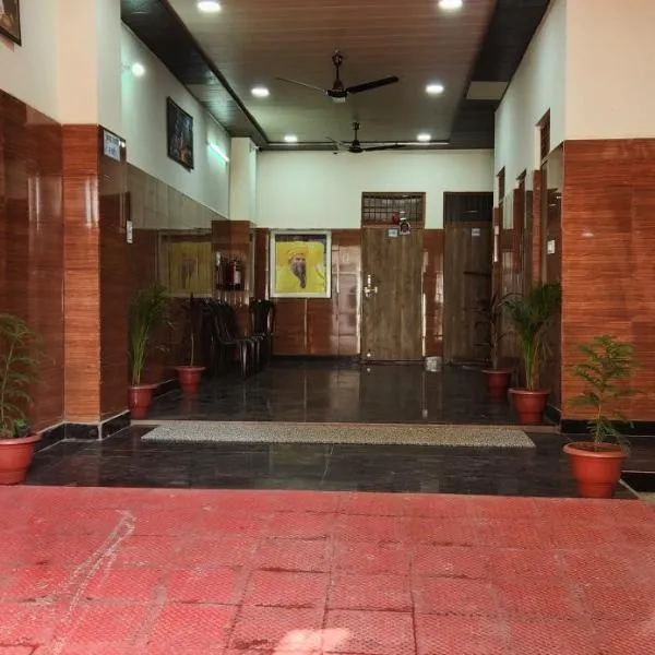 Radha Rani Dham (Near Iskcon Temple) โรงแรมในวรินดาวัน