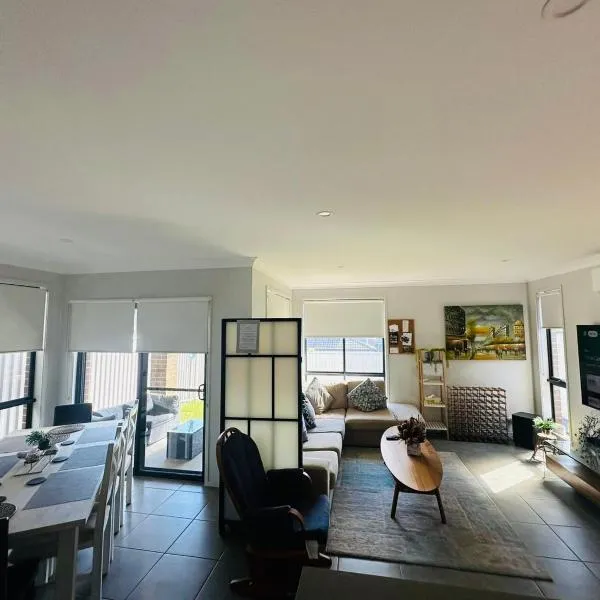 A Private Ensuite with AC and TV, hotel v destinaci Austral
