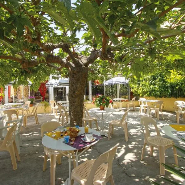 Hôtel La Croix de Malte, hotel di La Ciotat