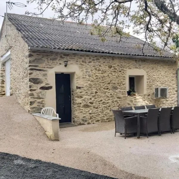 La Grange du Pradel, hotel v destinaci Montredon-Labessonnié