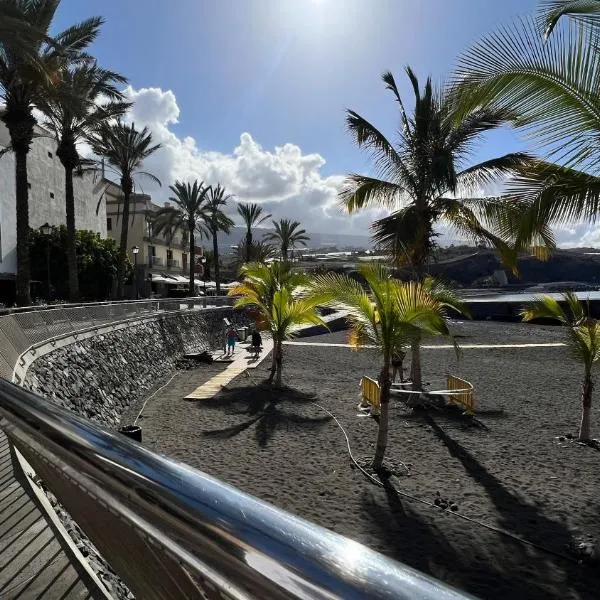 ALCAMAR, Penthouse for rent with beautiful views in Playa de San Juan!，吉亞德索拉的飯店