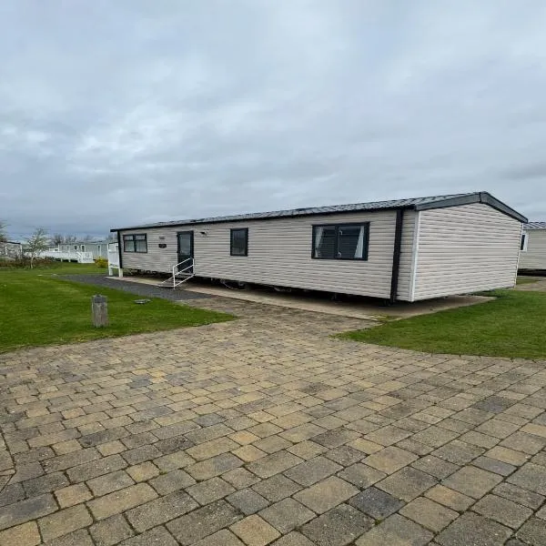 Lovely 2-Bed Caravan in Prestonpans, hotel in Longniddry