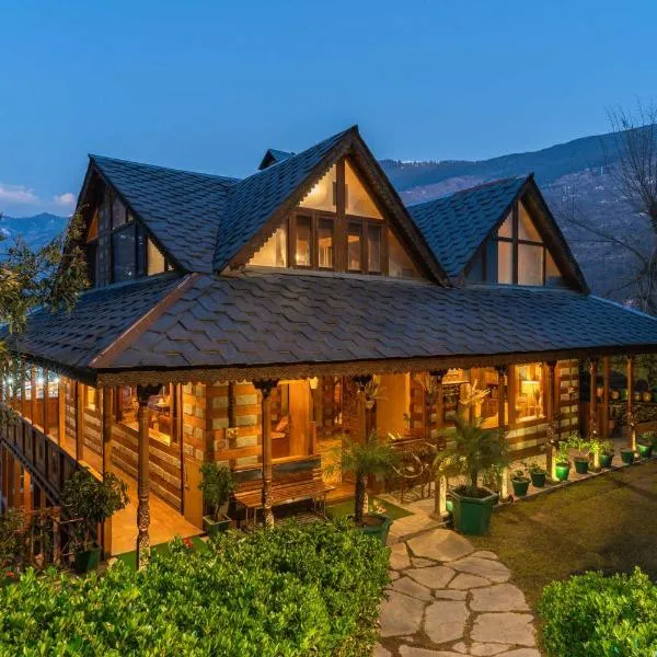 StayVista at The Manor with Mountain View & Fireplace, hotel v destinaci Manāli