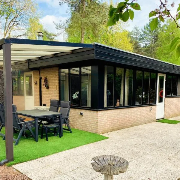 Spechthuisje, 4-pers bungalow in Rekem, hotel en Lanaken