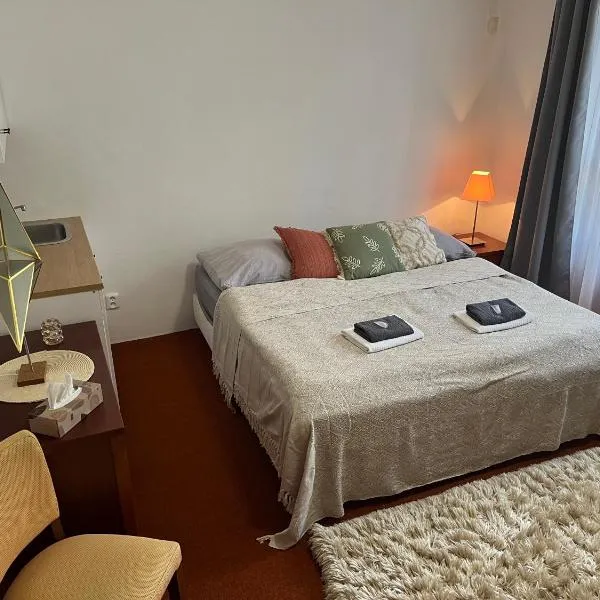 Simply rooms, hotel in Tvarožná