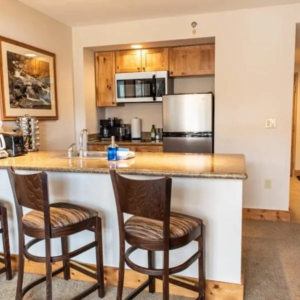 1bd SUITE 504 Perfect Location with Pool and Hot Tub, hotel v destinaci Crested Butte