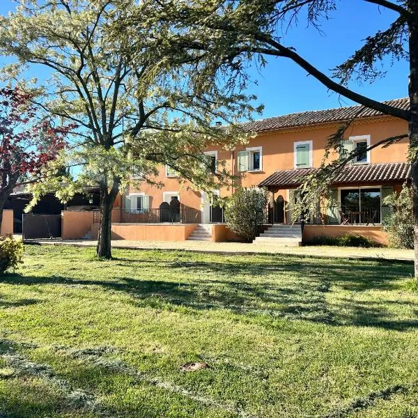 La Capucelle, hotel em Caderousse