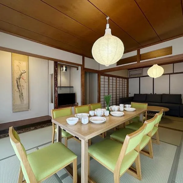 bLOCAL Itsuki - Charming Private House in Miyajimaguchi Near Itsukushima Shrine Upto 18 ppl, hotel v destinaci Hacukaiči