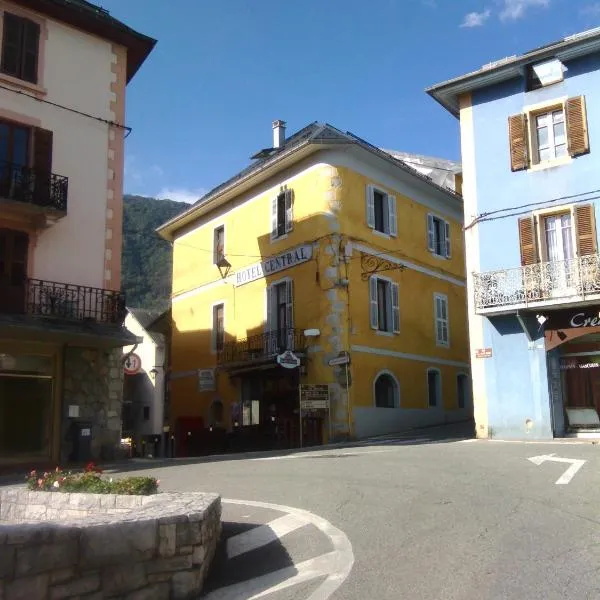 Hotel Central, hotel in Saint-Pierre-dʼAlbigny