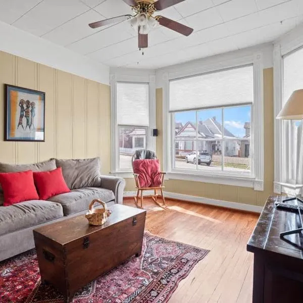 The Zinnia Victorian Charm with Mountain Views, hotel in Leadville
