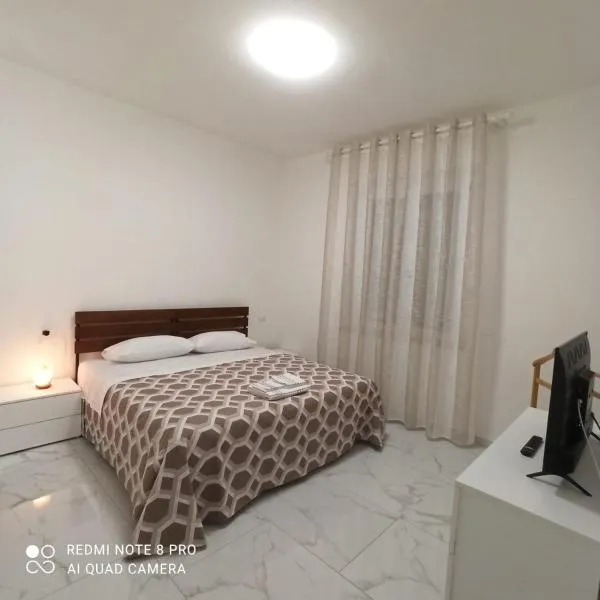 Esmeralda, hotel v destinaci Trino