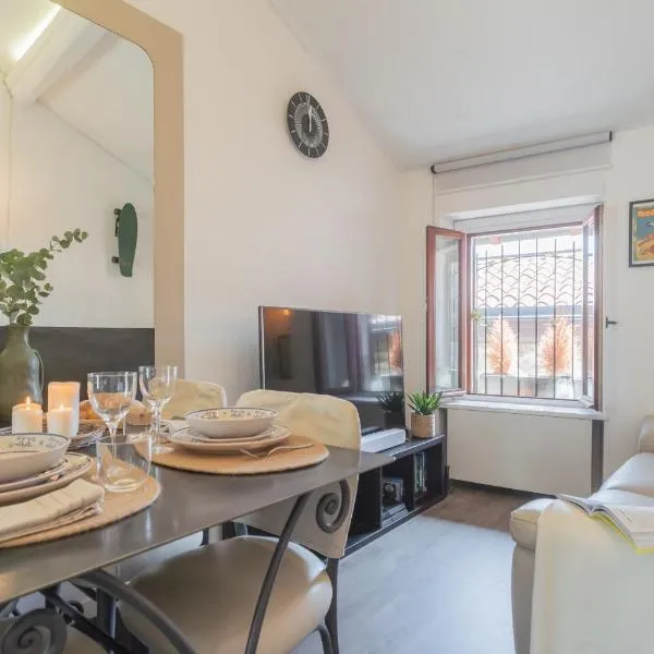 Pretty Studio in Old Town by Rent All Como, hotel in Carate Urio