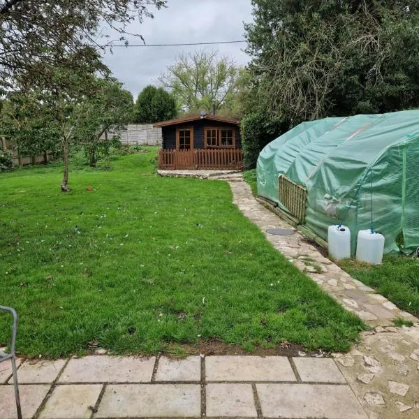The Cabin - a very quiet location、Pewseyのホテル