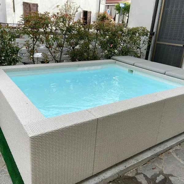Jacuzzi & Relax - Casa Indipendente 20min da Milano, hotel v destinaci Zelo Buon Persico