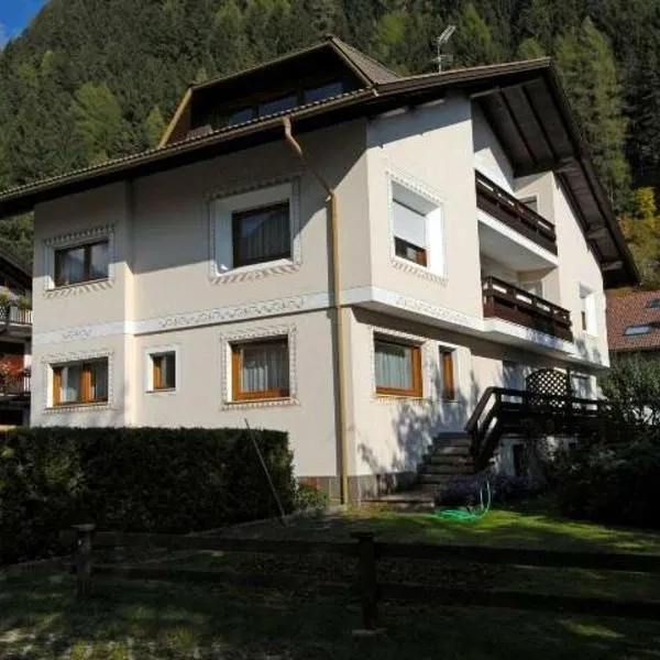 CASA PINUCCIA APPARTAMENTO EST, hotel a Predazzo