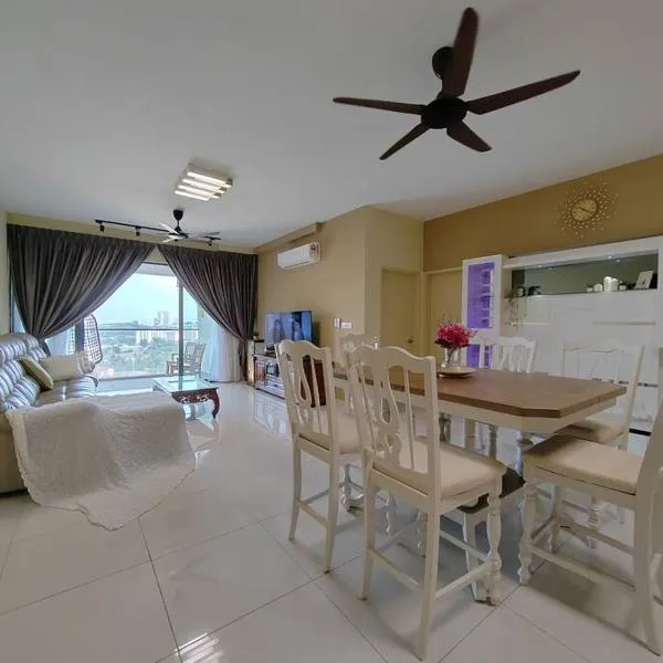 YOU 1272sqft 3 Bed-Room Unit with Netflix WiFi, hotel v mestu Cheras