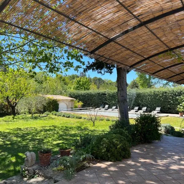 Les Cyprès, hotel v destinaci Lourmarin