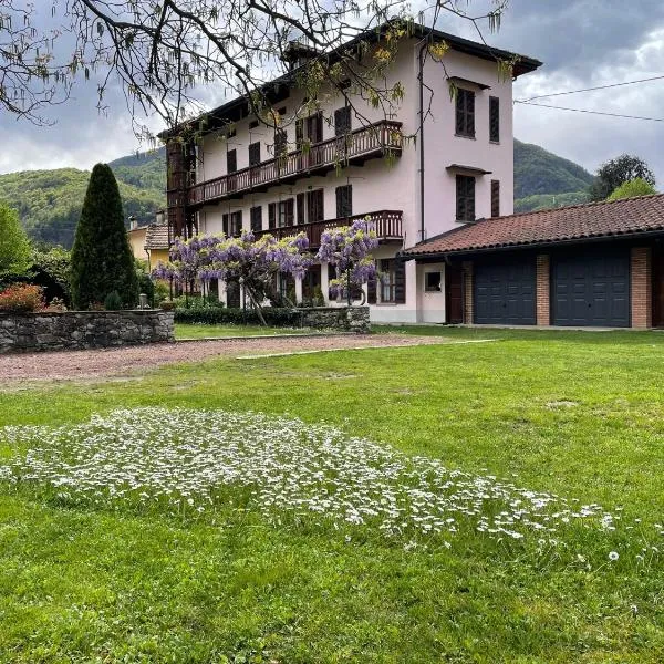 Dimora Fiorita Senior My Holiday Home: Varallo şehrinde bir otel