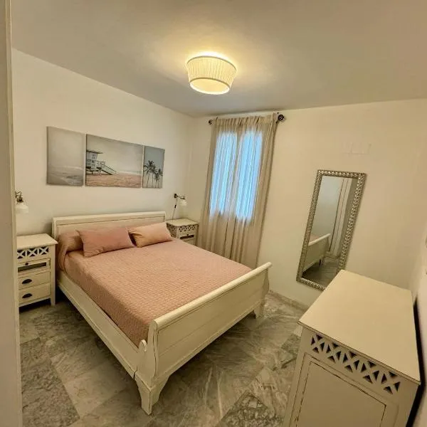 Apartamento Universal, hotel v destinácii La Línea de la Concepción