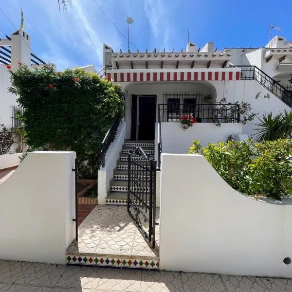 Botanical 2 Bedroom Bungalow with Com Pool VM33, hotel in Orihuela