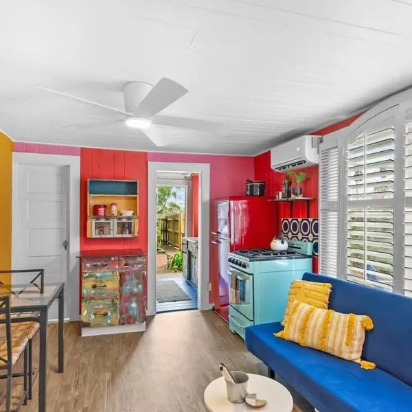 Marvelous Mermaid Bungalow, Dog-Friendly Downstairs Apt in Prime Vilano Beach، فندق في سانت أوغيستين