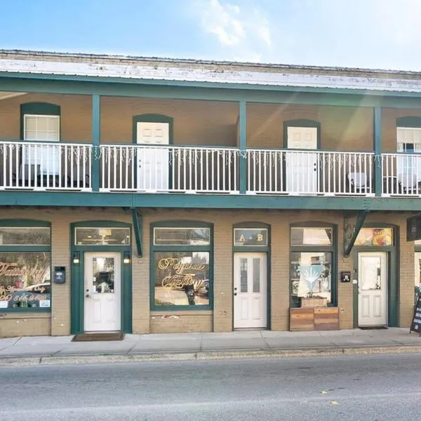 세인트 오거스틴에 위치한 호텔 City Living West Downtown St Aug Apartment