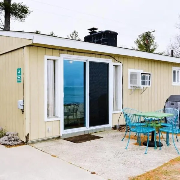 Beach Club of Oscoda - The Lakeshore Cottage, hotel en Oscoda