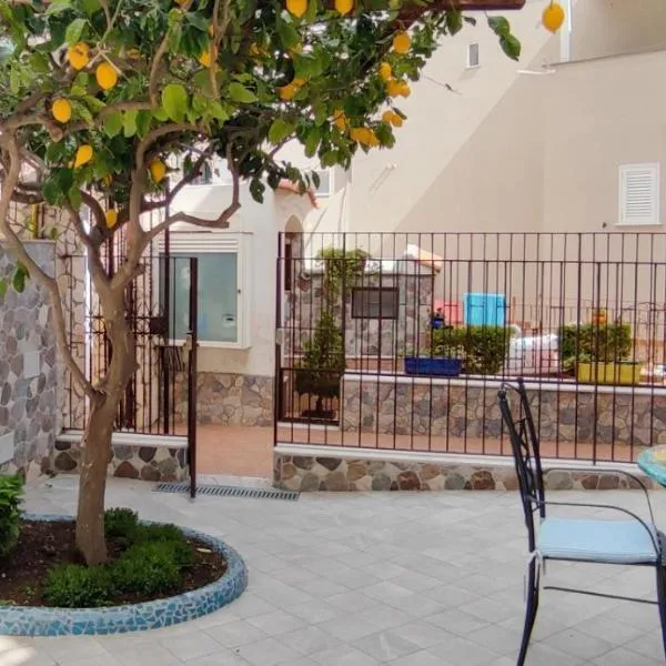 Casa Fortuna a DUE passi dal Mare, hotel in Cetara