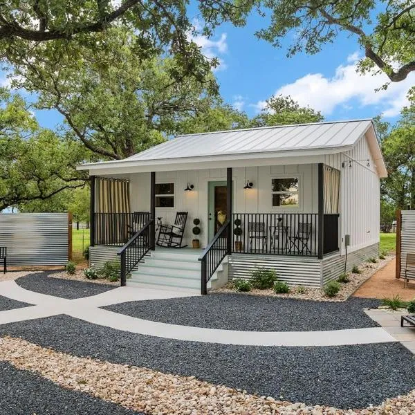 Das Woerner Haus Darling Home with Hot Tub, hotel in Fredericksburg
