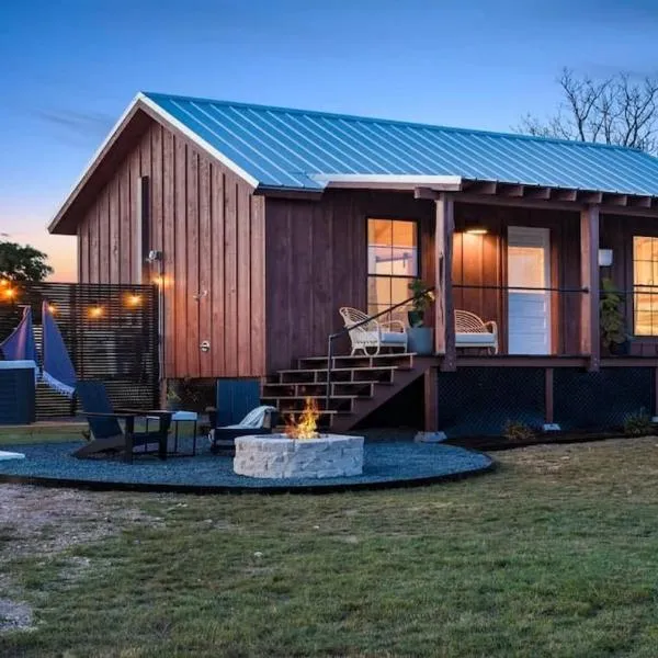 Sweet Paradise cabin with private hot tub, hotel a Fredericksburg