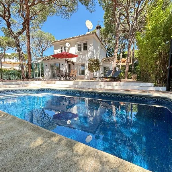 Marbella White Home, Calahonda, by Sol Maestranza, hotel in Sitio de Calahonda