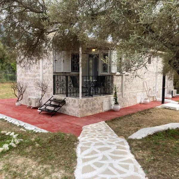 Helios Beach House, hotel sa Mikros Gialos