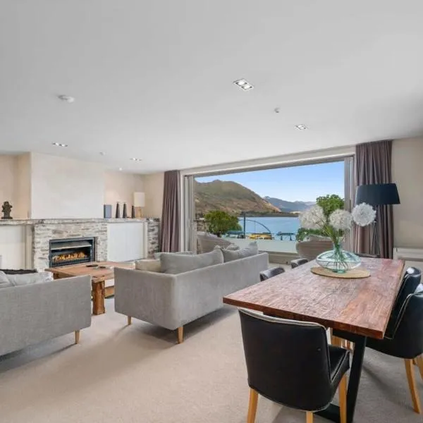 Luxury Lakeview on Ardmore with Sauna, hotel in Wanaka