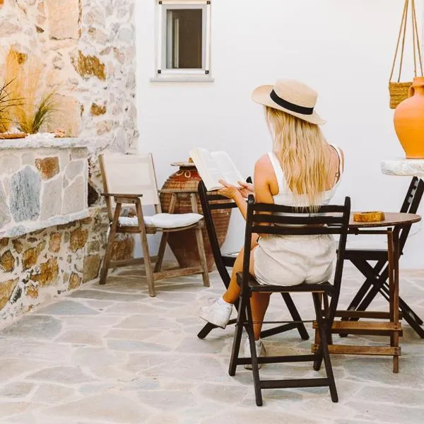 Laina Traditional Guest House, hôtel à Apérathos