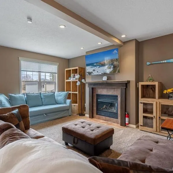 Prairie Oasis I Sleeps 16 l BBQ & Patio l Smart TV, hotel v destinaci Sylvan Lake