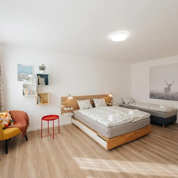 Apartmán U Zámku - Apartment by the Castle, hotel v Blatné