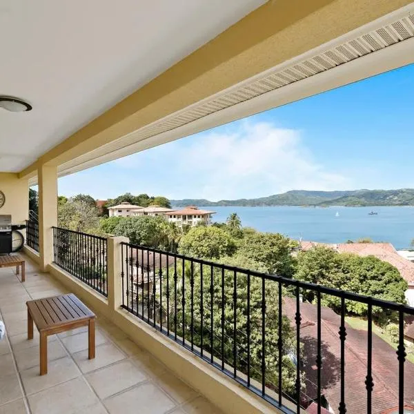 Remodeled Top-Floor Flamingo Condo with Outstanding Ocean Views, hotel v destinaci Playa Flamingo