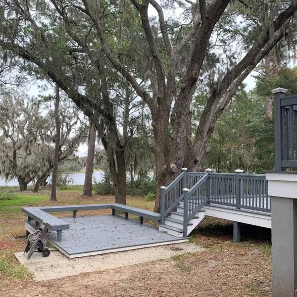 Entire home! Waterfront and Trail-backing!, hotel in Beaufort