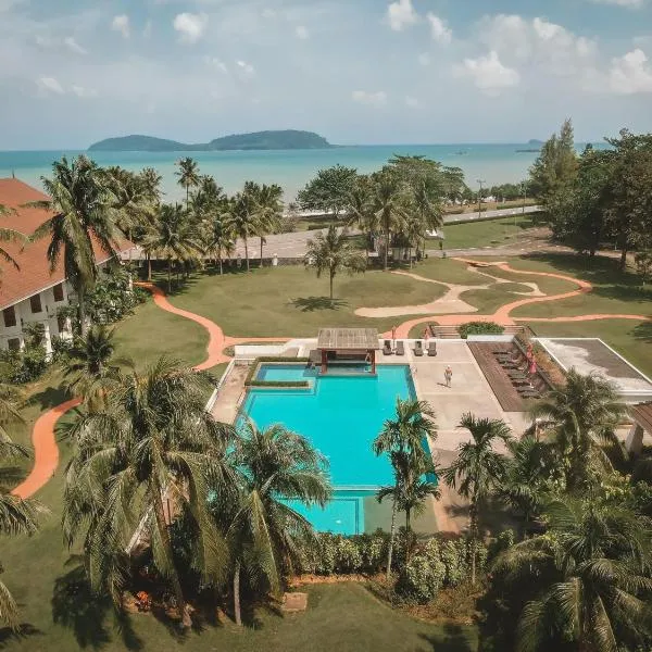 The Nouveau Chumphon Beach Resort And Golf โรงแรมในบ้านดอนพลับ