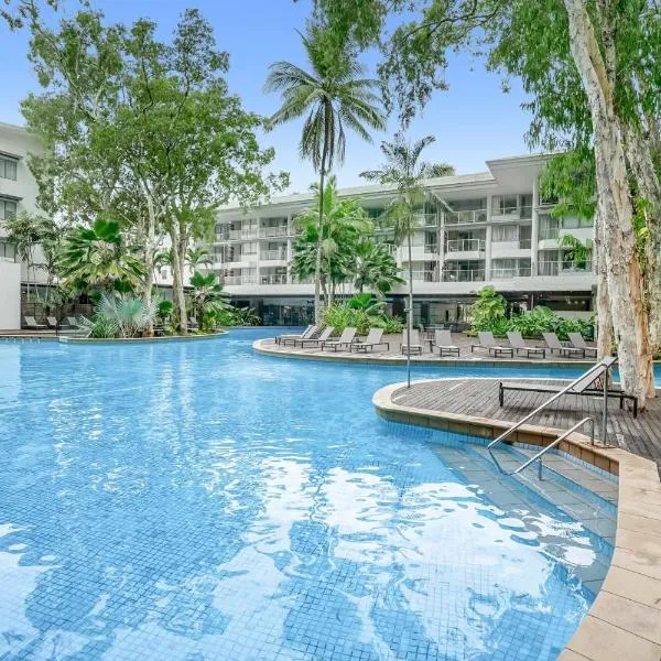Belle Escapes Drift Beachfront Resort Suite 3402, hotel in Palm Cove