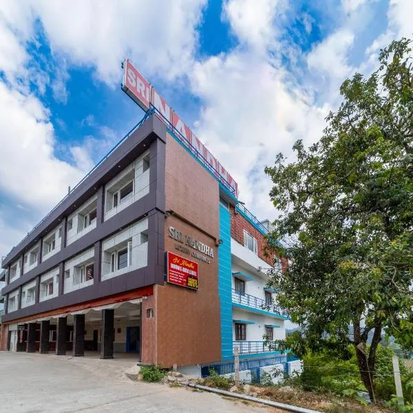 Sri Nandha Luxury Comforts, hotel v destinaci Vālpārai