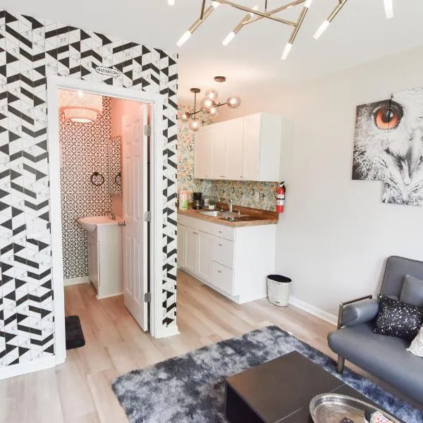 Charlotte tiny Home getaway 5 min to lake Wylie, hotel v destinaci Charlotte