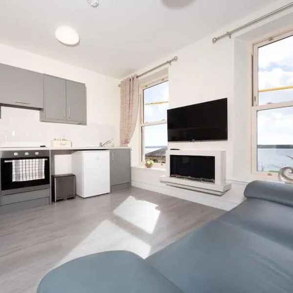 Unit 2 Island View Apartments With Stunning Harbour View, hotel in Cobh