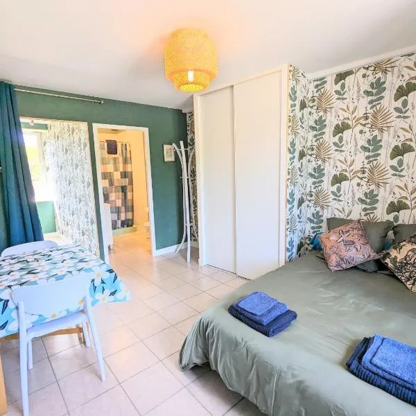 Studio Silhem, hotel v destinaci Saint-Germain-les-Belles