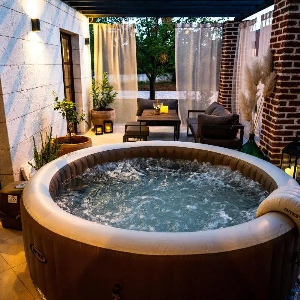 House "Mediterrian spirit" with jacuzzi in Zadar, hótel í Zadar