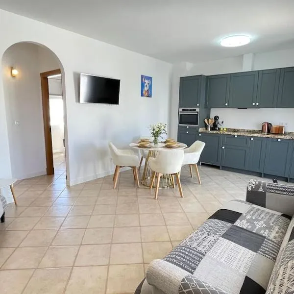 Casa Azahar luxury two bedroom top floor apartment, hotel di Alhaurín el Grande